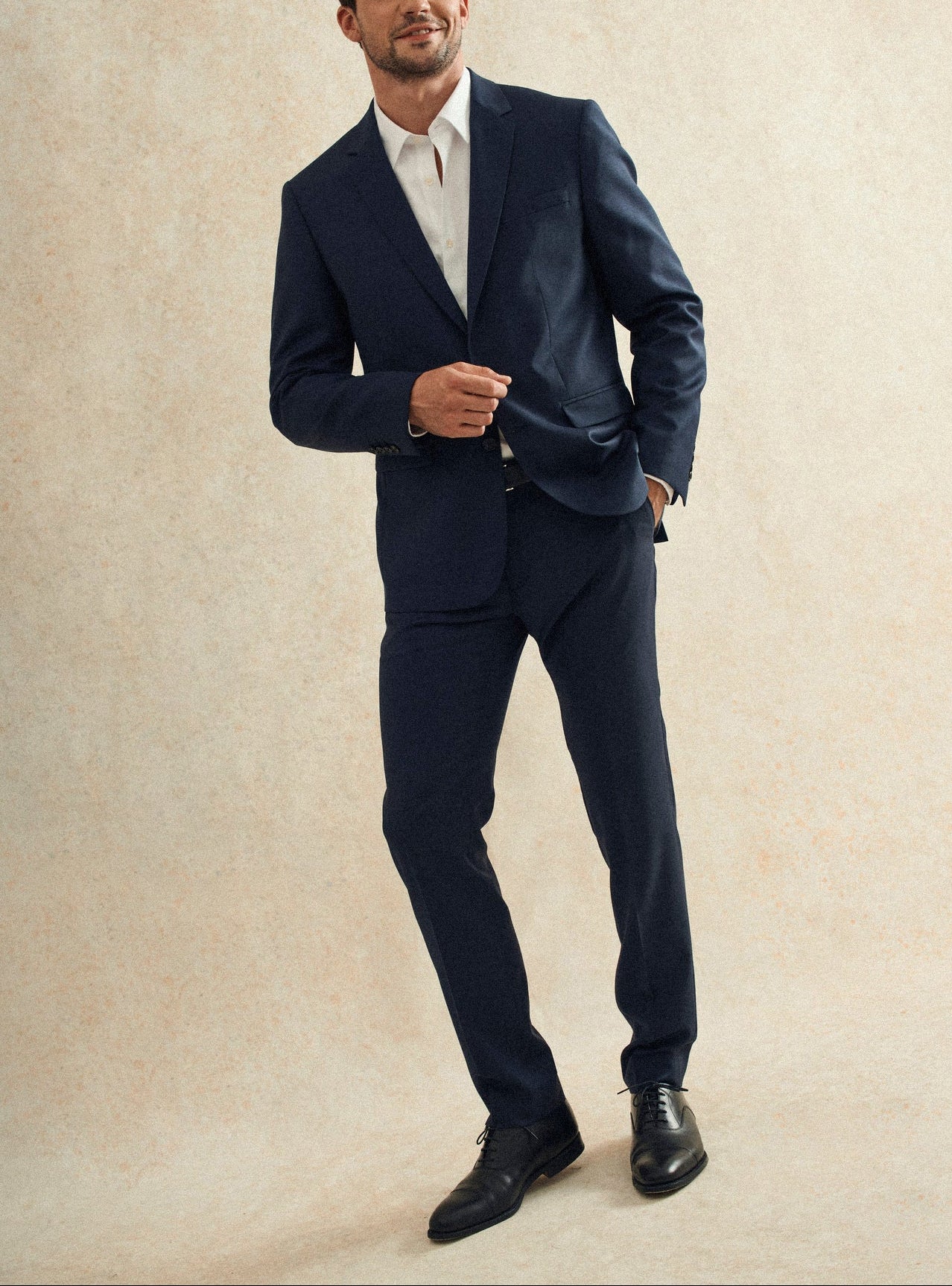 Pantalon de costume Jones Navy – Pantalon costume 100% laine vierge vierge bleu marine avec coupe ajustée et poches italiennes – plan pied